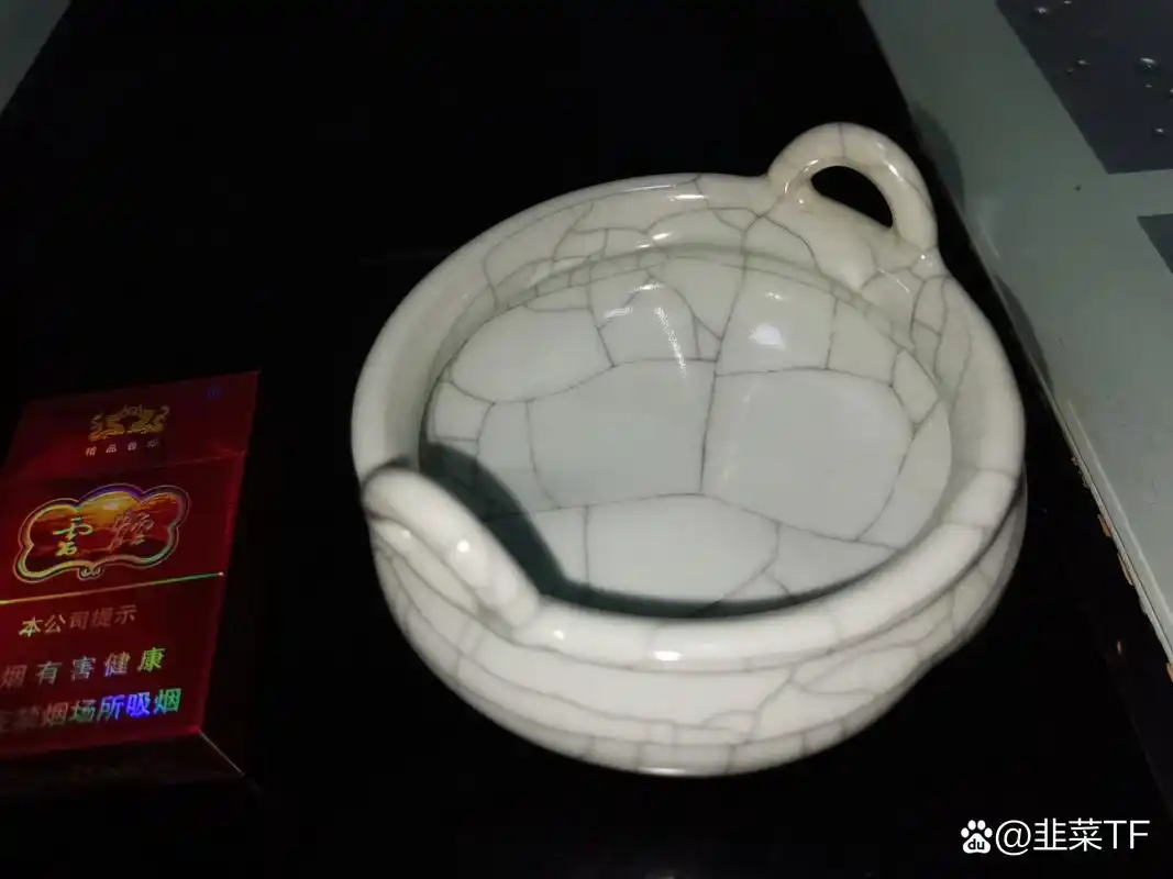 宋代哥窑瓷香炉