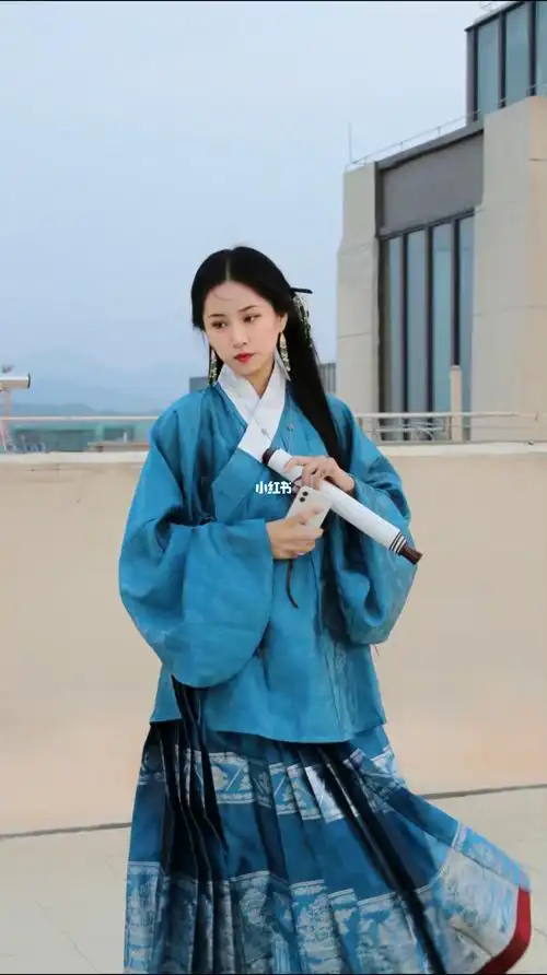 明制汉服全身蓝银织马面