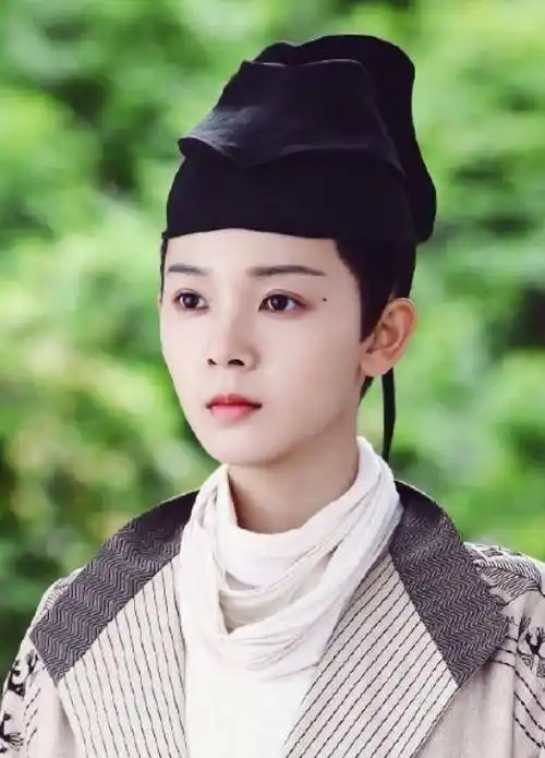 女明星女扮男装,杨幂清秀赵丽颖英气,而她却让人分不清是男是女