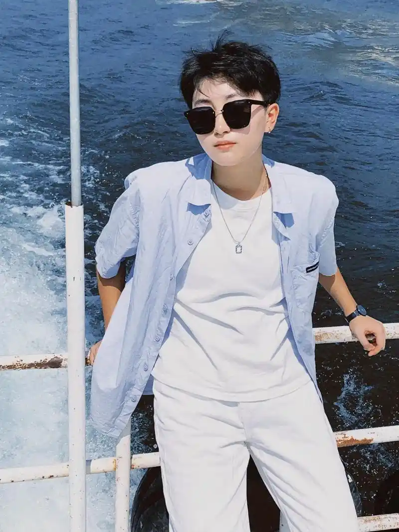 假装出海#旅行 #分享照片 #185大帅哥 #le - 抖音