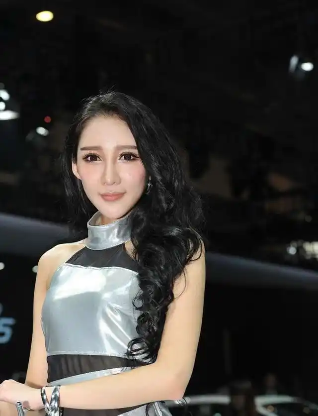 北京国际车展马自达展台模特丁祎