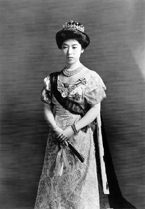 日本皇室的后妃制度和她们的现代角色