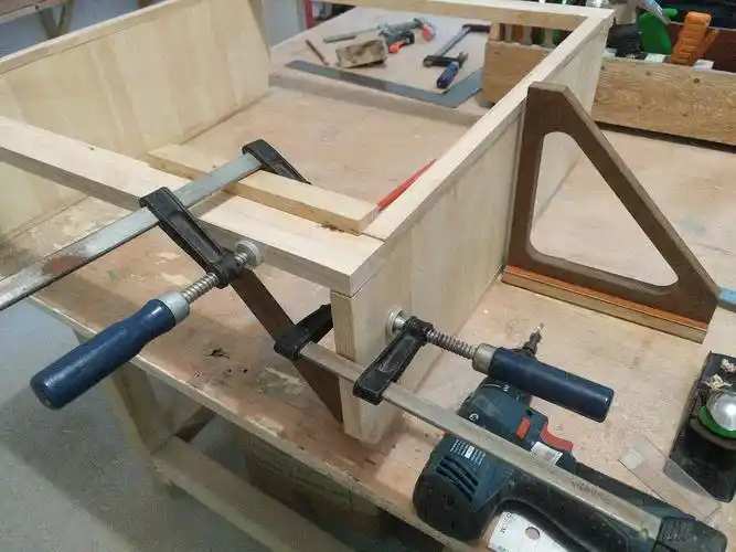 被遗忘的电锯,gsk10.8v同志.很多时候还是手动来得方便.