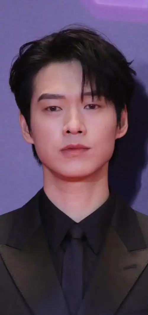 尖叫之夜男明星怼脸生图:白敬亭斗鸡眼,魏大勋鼻子歪,王一博假|张若昀