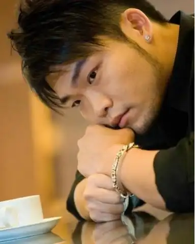 李玖哲个人资料和图片_李玖哲身高/体重/生日/年龄/星座_李玖哲作品