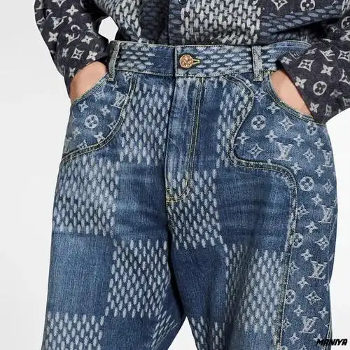 牛仔裤子: 180,000日元(人民币12,000元)