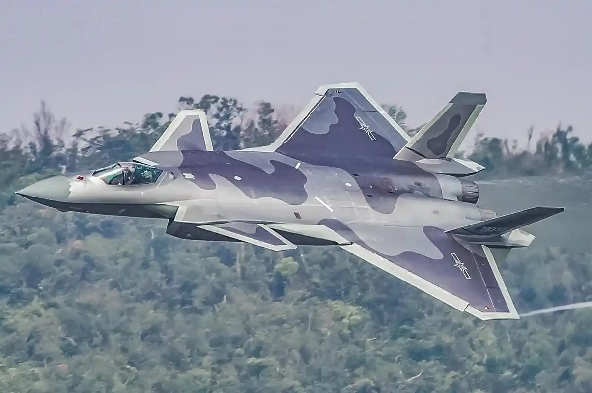 五张超帅的歼-20战斗机照片