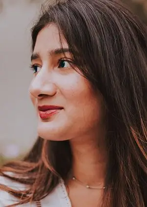 狮子鼻是面相中的一种,通常为鼻梁较短而扁,鼻翼开阔如狮鼻.