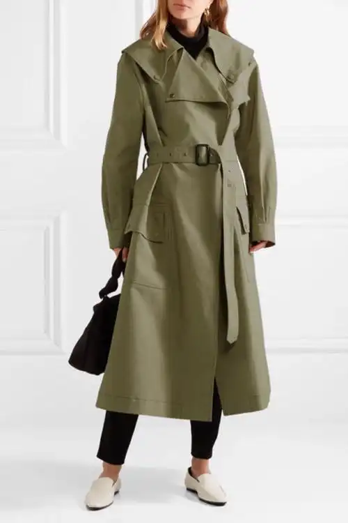 joseph 这款 "damon" 风衣出自品牌主打军装风的 2018 早秋系列.