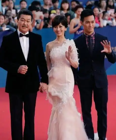 被叫赵雅芝老公是一件很骄傲的事情,黄锦燊和赵雅芝的爱情细水流长