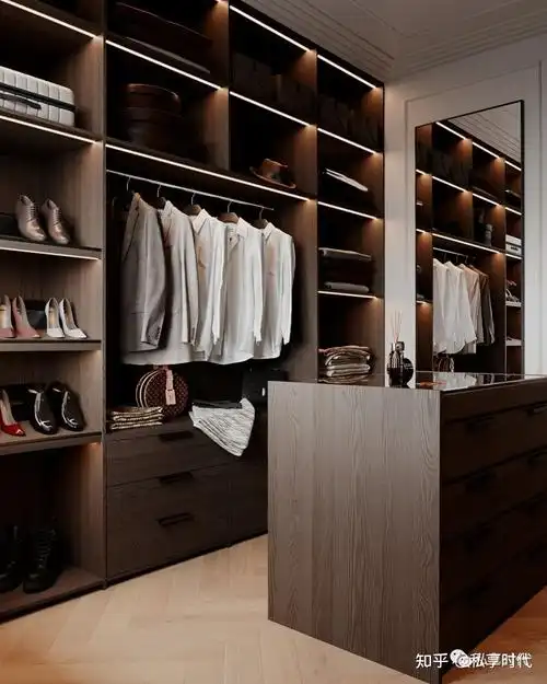 听说别墅豪宅里,都有一个这样奢华的衣帽间!