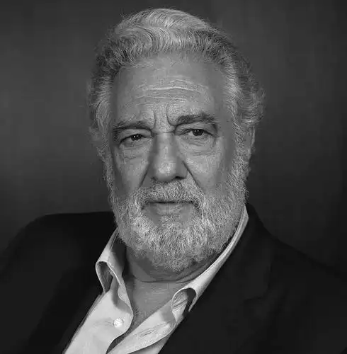 "艺术家——逄小威中外文化名人肖像摄影作品展"亮相国家大剧院