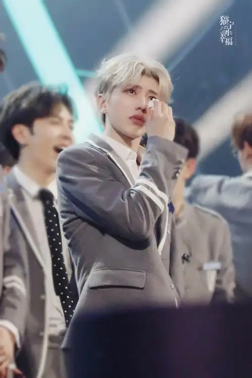 蔡徐坤出道十个月快乐又到了属于小哭包的日子