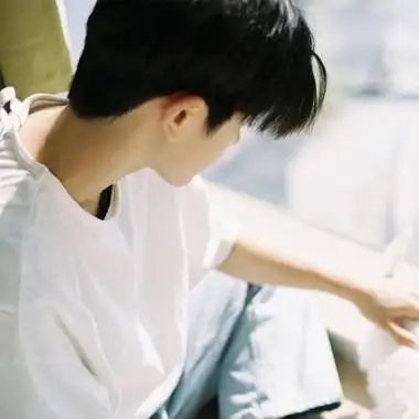 男生侧颜帅气头像好看的男生侧脸高清头像图片