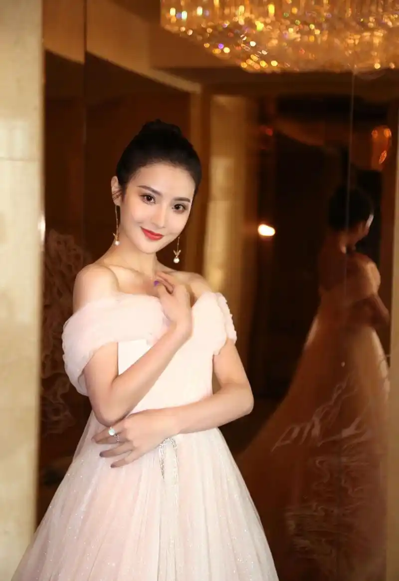 明星写真美图|赖雨濛