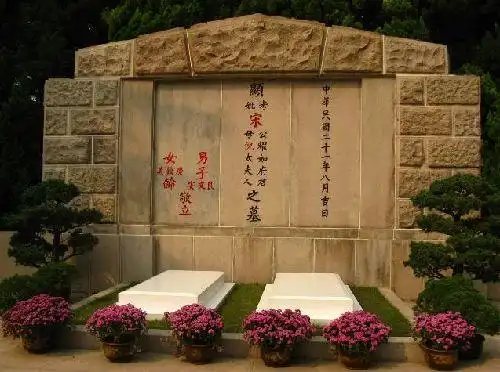 宋氏姐妹:看了上海宋庆龄墓,再看纽约宋美龄墓,姐妹俩天壤之别|宋霭龄