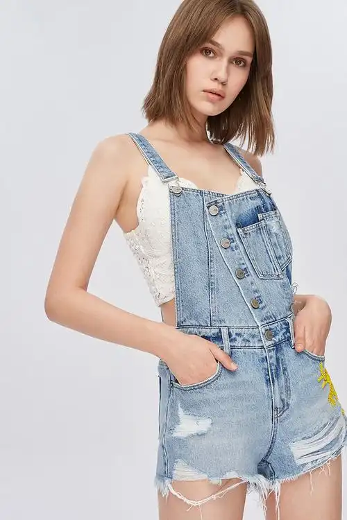 钉珠破洞牛仔连体短裤