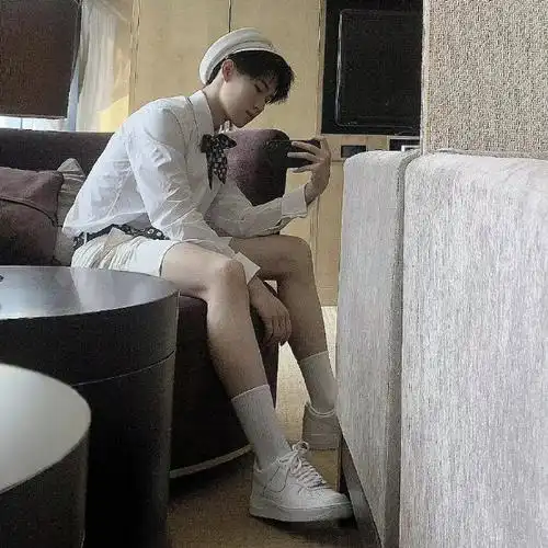 张真源超话  来欣赏爱酱的雕塑美小腿78  21566汀到了嘛  @时代