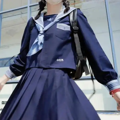 还是tr料子滴,秋天穿长袖水手服正正好,还送领巾跟环扣啊啊啊姐妹们要