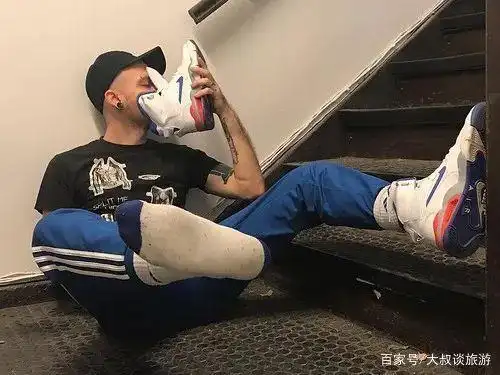为什么很多鞋头喜欢闻自己的臭球鞋?