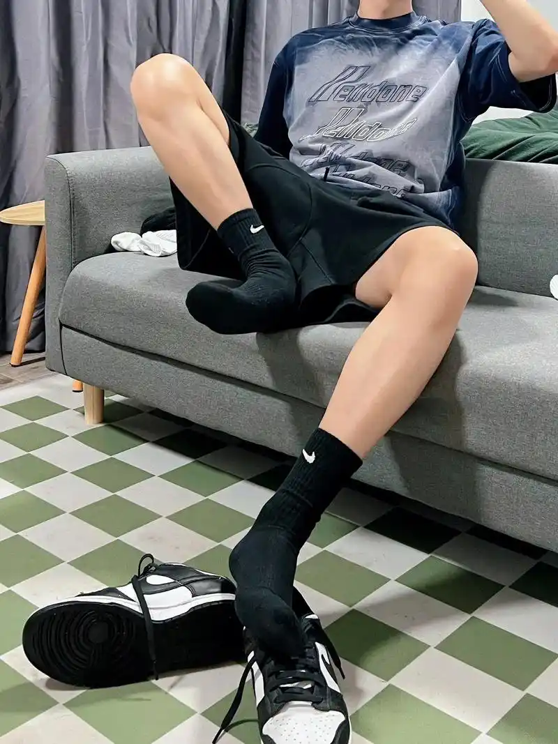 不是奥利奥.但是可以泡一泡 #男生袜子 #袜子04 #体育生 - 抖音