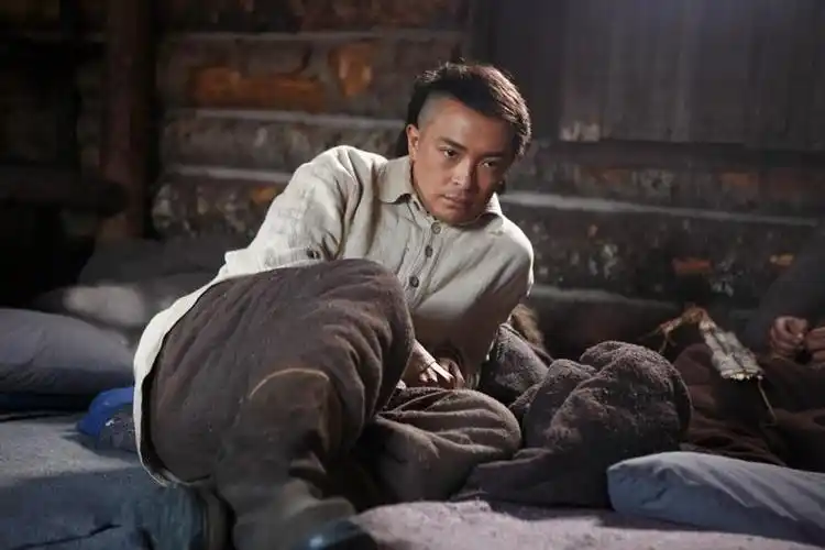 p>《浴血三兄弟》是由大连广播电视台,大连国投集团出品, a target="