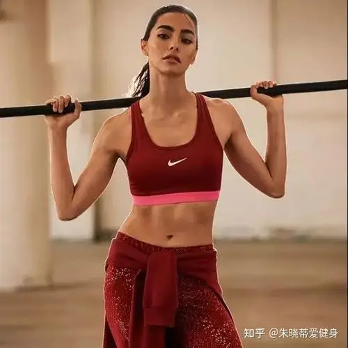 马甲线大长腿男女通吃的流汗女神靠健身火遍全球