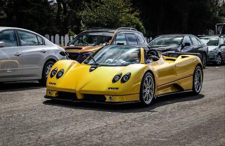 帕加尼zonda敞篷版实车街拍 简洁拉风的设计