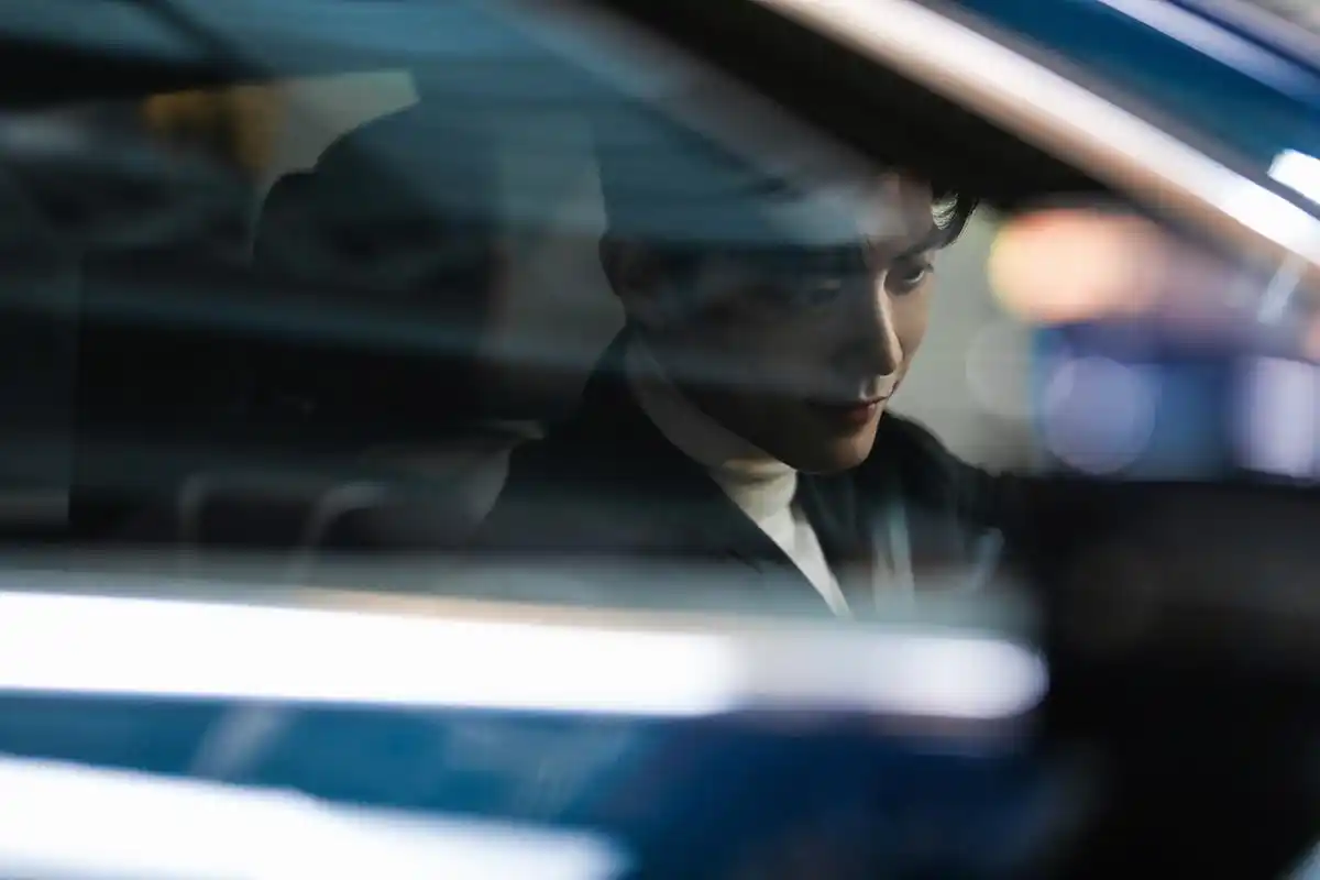 肖战黑白西装氛围感图片:爱了爱了