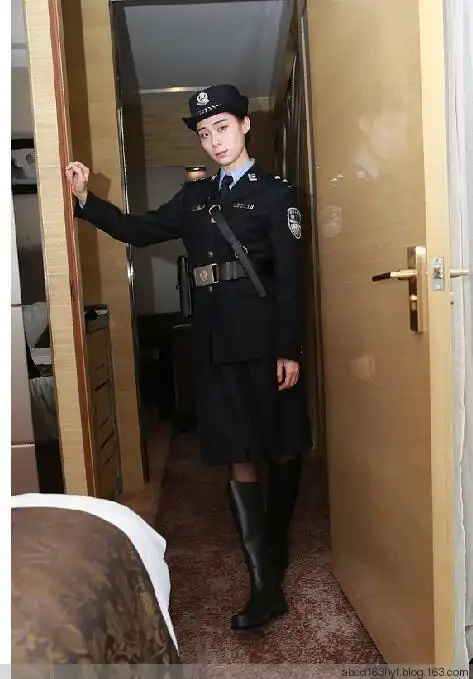 马靴女警