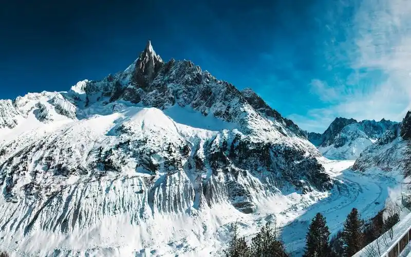 雪山唯美意境图片壁纸