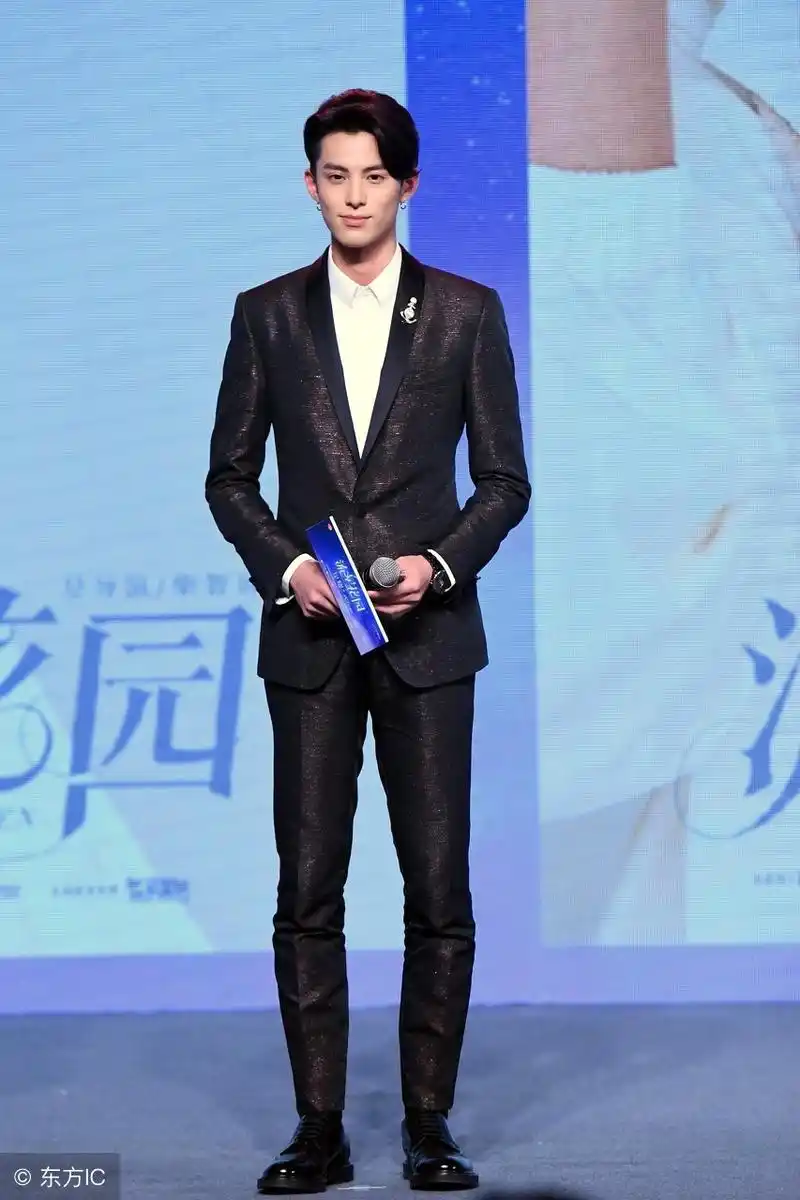 《流星花园》道明寺王鹤棣,最萌身高差解锁新姿势.