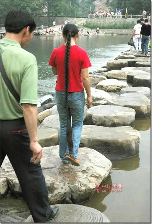 公园抓拍长辫女(4) 抓拍_中国长发