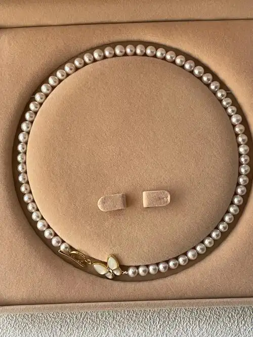 绝对不能错过的飒亮白透粉珍珠项链