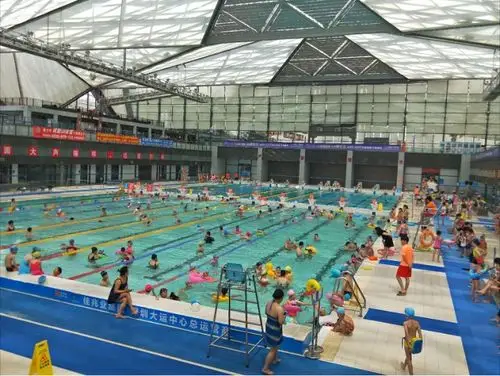 大运中心游泳馆"全民健身日"免费开放 3000余市民踊跃参与