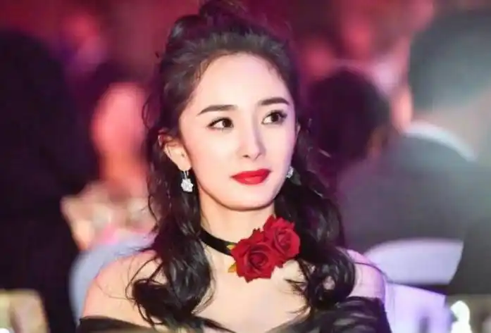 杨幂这一让暴露了真实人品怪不得她被嘉行踢出局