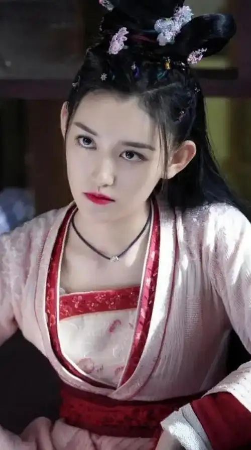 23岁女明星蒋依依被有心之人抹黑偷税漏税,造谣被认定为"劣迹艺人"?