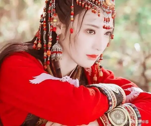 那些不是成亲时穿的红衣女孩,一袭红衣服谁最耀眼