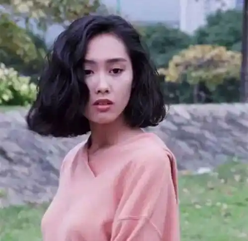 都说朱茵是神颜,可看到28岁的"石榴姐",才明白什么是惊艳!