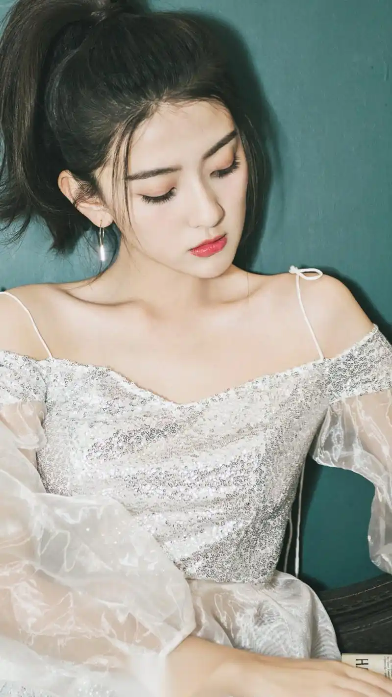 梁洁高清无水印壁纸第一波请查收.