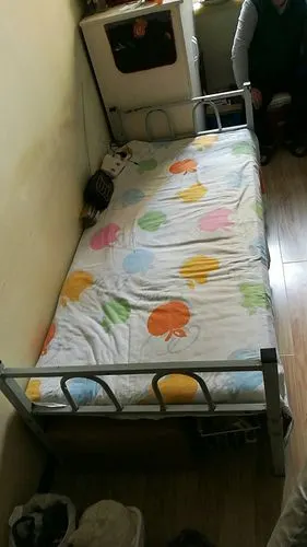 低价出售九成新闲置单人床,物美价廉,欲购从速哦