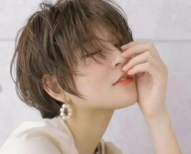 2021流行的短发发型女圆脸【2021流行的短发发型女圆脸中长】