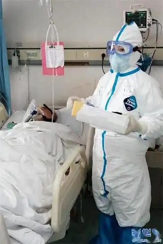 完;他和妻子都是援鄂医疗队员,但每天他们跟妈妈通电话时,都要假装自