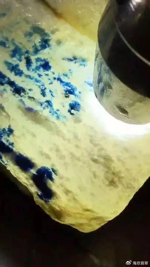 分享一块满裂的翡翠原石|原石|翡翠|皮壳_新浪新闻