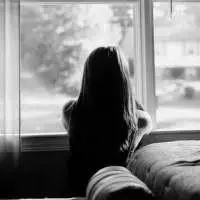 看到你的背影伤心了黑白头像