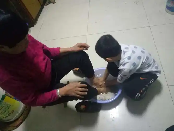 【王浩】北重四小一年级一班"尊敬老人,关心老人".