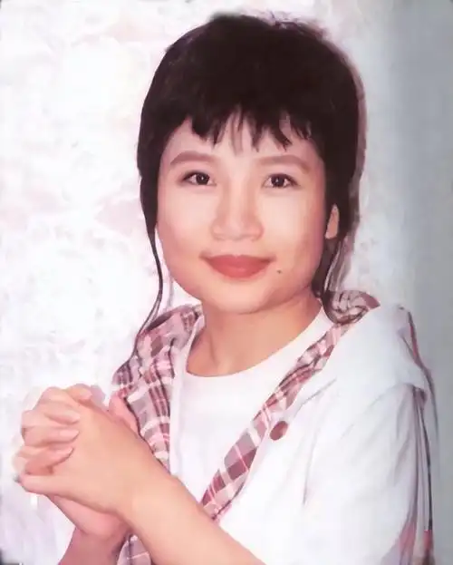 歌手李娜现在是不是出家(歌手李娜34岁剃度为尼)(2)