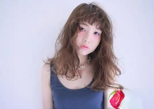 【图】复古少女感卷发发型 减龄性感卷发最有桃花运_时尚发型_发藏网