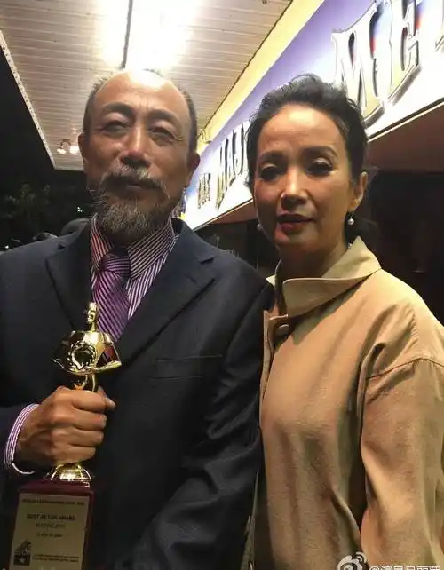 儿瘫痪妻出走,丧子后娶吕丽萍,批冯小刚护海波,孙海英咋样了