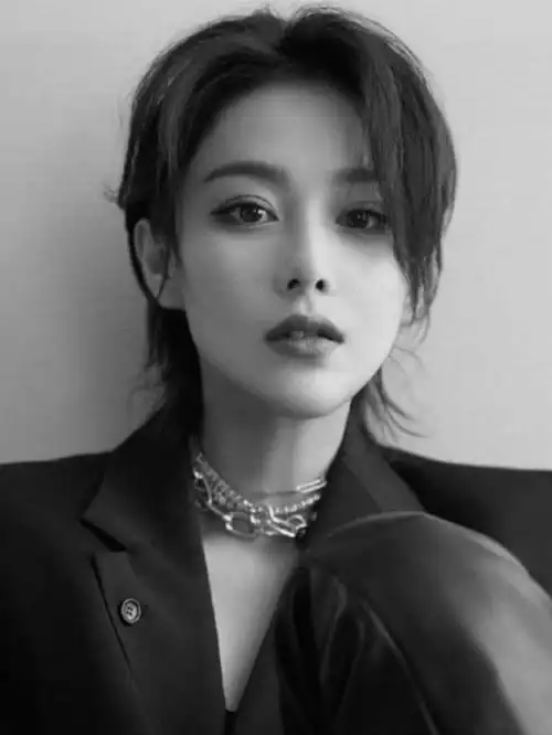 浪姐2开播的时候,看到张馨予的短发造型,觉得眼前一亮.